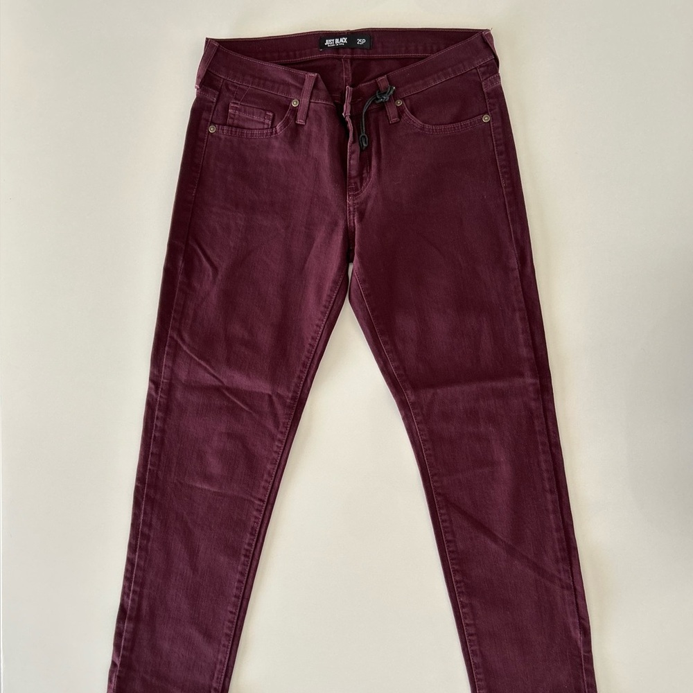 NWT - Just Black Women’s Maroon Skinny Jeans Size 25P